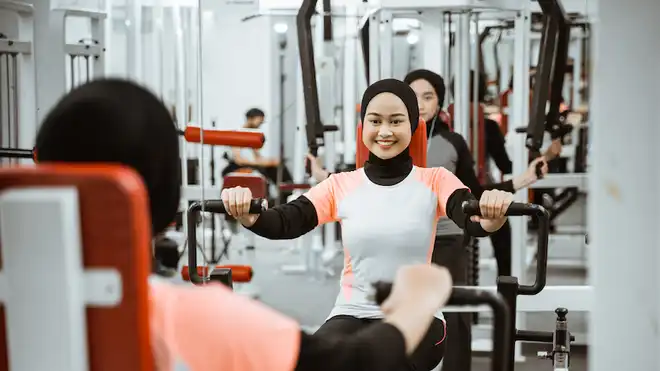 6 Latihan Back di Gym untuk Membangun Kekuatan & Massa Otot