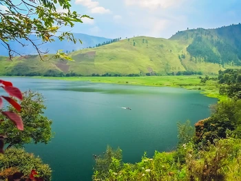 Cerita dan Sejarah yang Membentuk Legenda Danau Toba