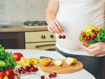 10 Makanan yang Dilarang untuk Ibu Hamil, Sudah Tahu?