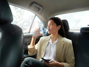 3 Manfaat Air Putih Bagi Wanita, Bantu Redakan Nyeri Haid!