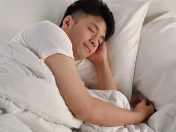 4 Manfaat Air Putih Hangat, Bikin Tidur Lebih Nyenyak!