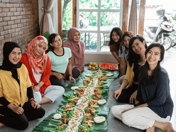 Ide Menu Arisan Keluarga Siang Hari yang Praktis & Enak