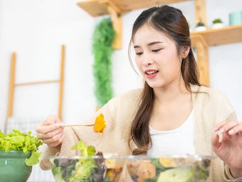 Mindful Eating: Pengertian, Manfaat, dan Cara Melakukannya
