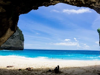 10 Pantai Terindah di Indonesia, Segarkan Mata & Pikiran!