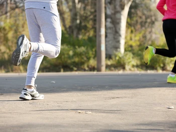 8 Perbedaan Lari dan Jalan dari Penerapan dan Manfaatnya