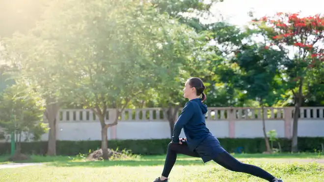 Peregangan Pasif: Ketahui Manfaat dan Contoh Gerakannya