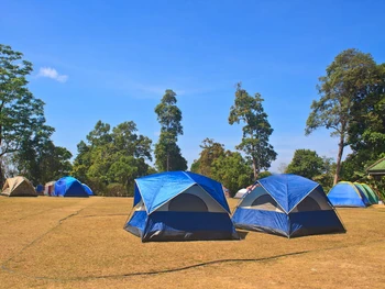 13 Perlengkapan Camping yang Wajib Dibawa agar Aman di Alam