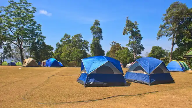13 Perlengkapan Camping yang Wajib Dibawa agar Aman di Alam