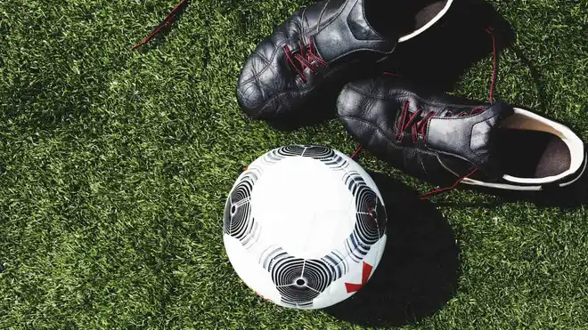 8 Perlengkapan Pemain Sepak Bola agar Performa Optimal, Catat!