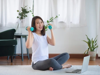 Pole Dance: Kenali Manfaat dan Macam Gerakannya untuk Pemula